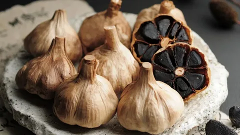 تصویر 3 از سیر سیاه ژاپن تازه و خوش‌ طعم با طعم ماندگار